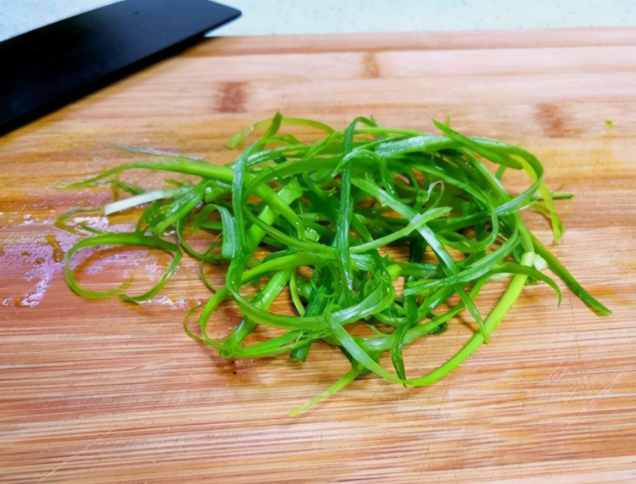 清蒸鱼怎么做好吃要先用盐腌吗,清蒸鱼的营养与烹制技巧