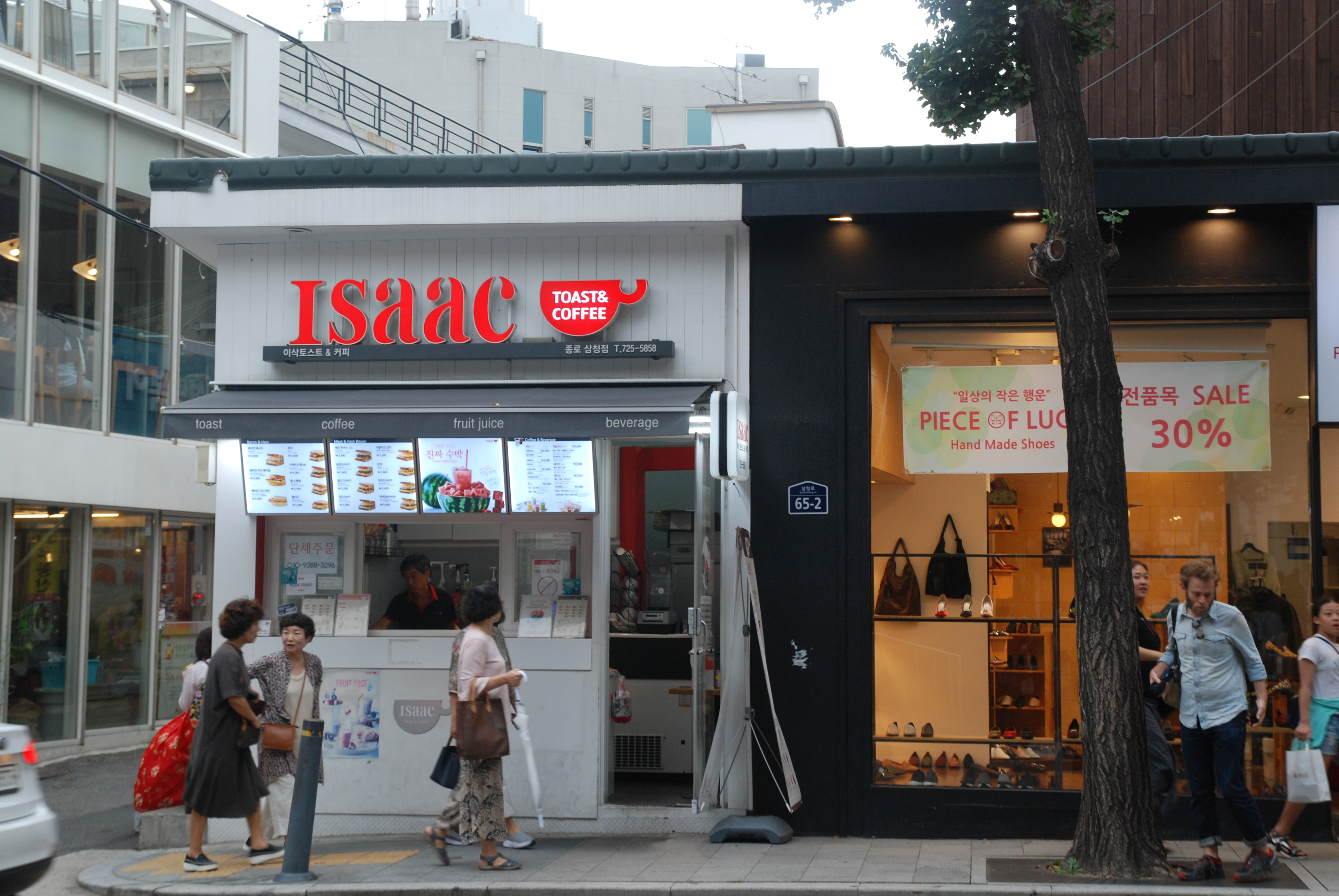 韩国紫菜包饭年糕,韩国美食一条街紫菜饭