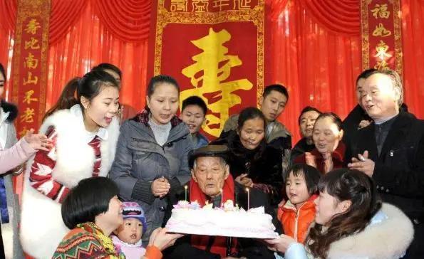 寿不送烟喜不送伞是什么意思,喜不送伞寿不送烟丧不补礼