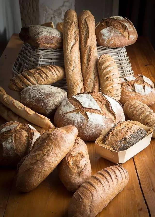 面包材料怎么搅拌得更均匀 (面包搅拌步骤注意事项)