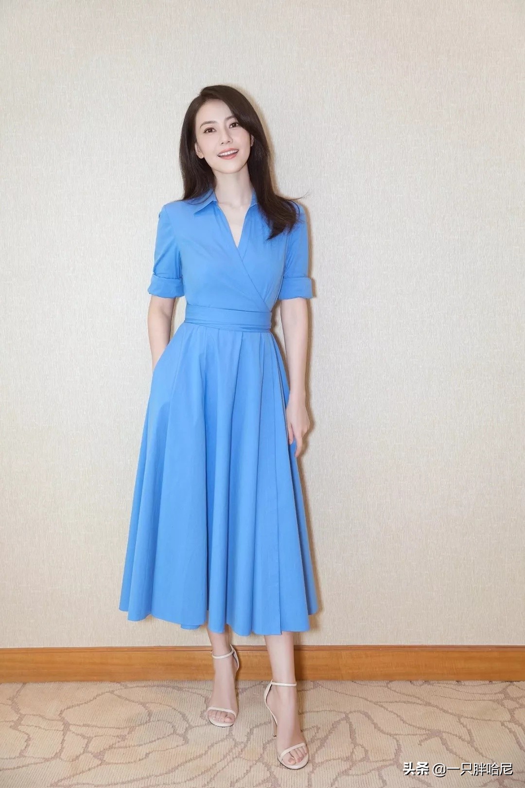 适合小个子穿的过膝裙子,最近很火的短裙子叫什么