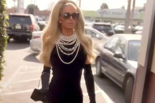 穿礼服下厨，戴镶钻口罩买菜？这位真名媛网红鼻祖，又再次爆红