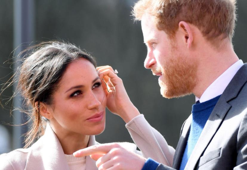 哈里梅根坚持不放弃王室,哈里梅根退出皇室后首次公开亮相