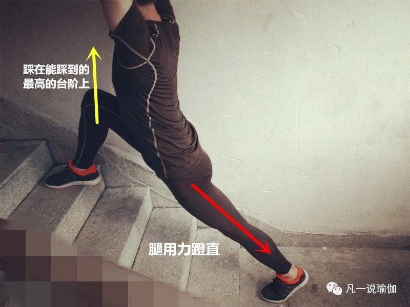 一字马下去后腿不直,一字马竖叉胯根压不下去