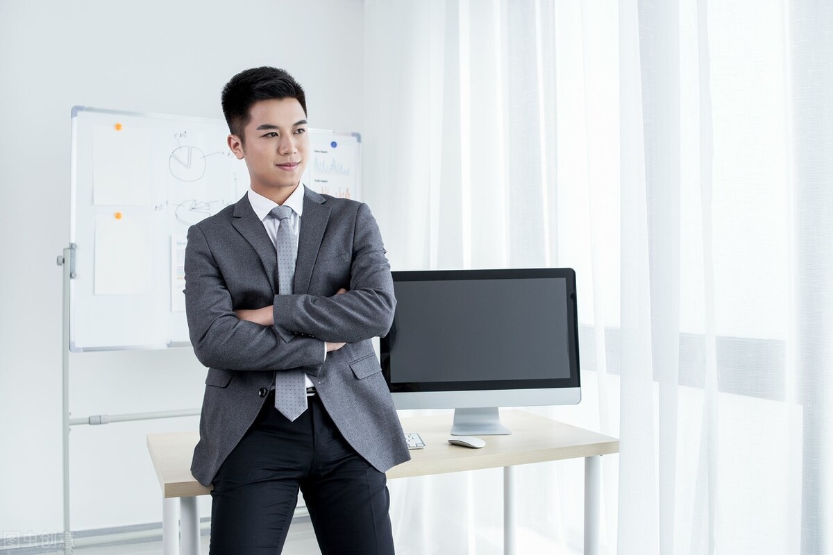 男士穿搭有这四五套就够了,适合男生的随性帅气穿搭指南