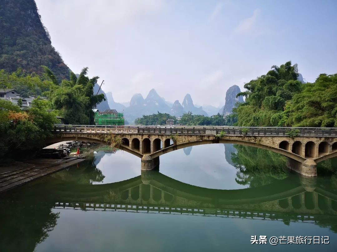 桂林阳朔漓江边风景,桂林漓江阳朔风景名胜区
