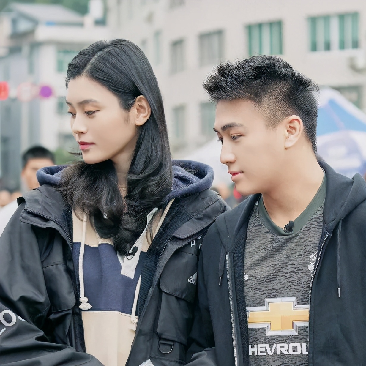 这两位的恩爱狗粮,我们甘拜下风