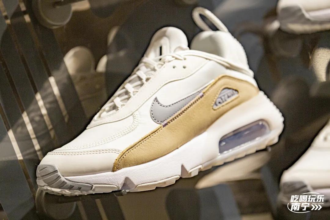 深受年轻人喜爱商品,深受年轻人喜爱的快消品