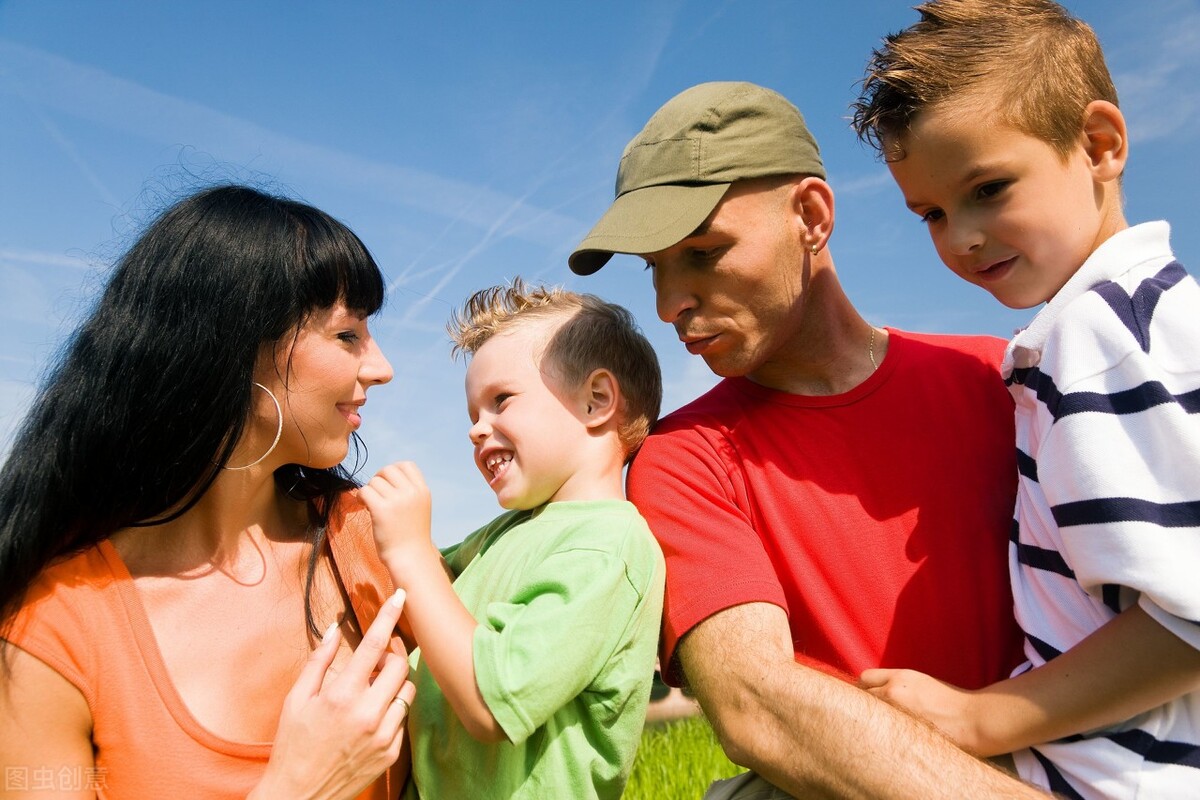 我翻了6千条评论,找了38个故事,为你呈现真实的中国姐弟关系