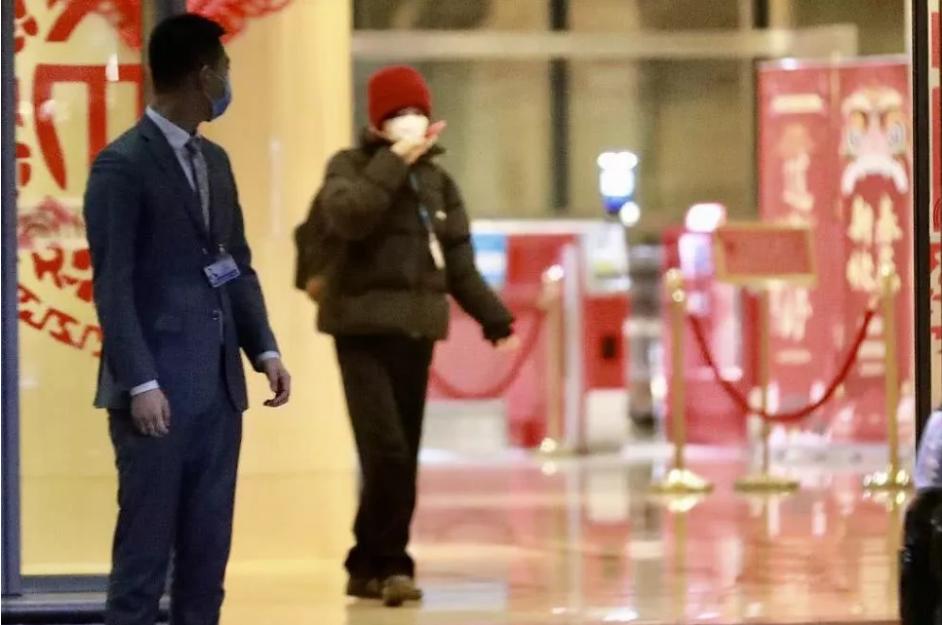 王菲谢霆锋和谁去日本滑雪,谢霆锋王菲罕见秀恩爱场面