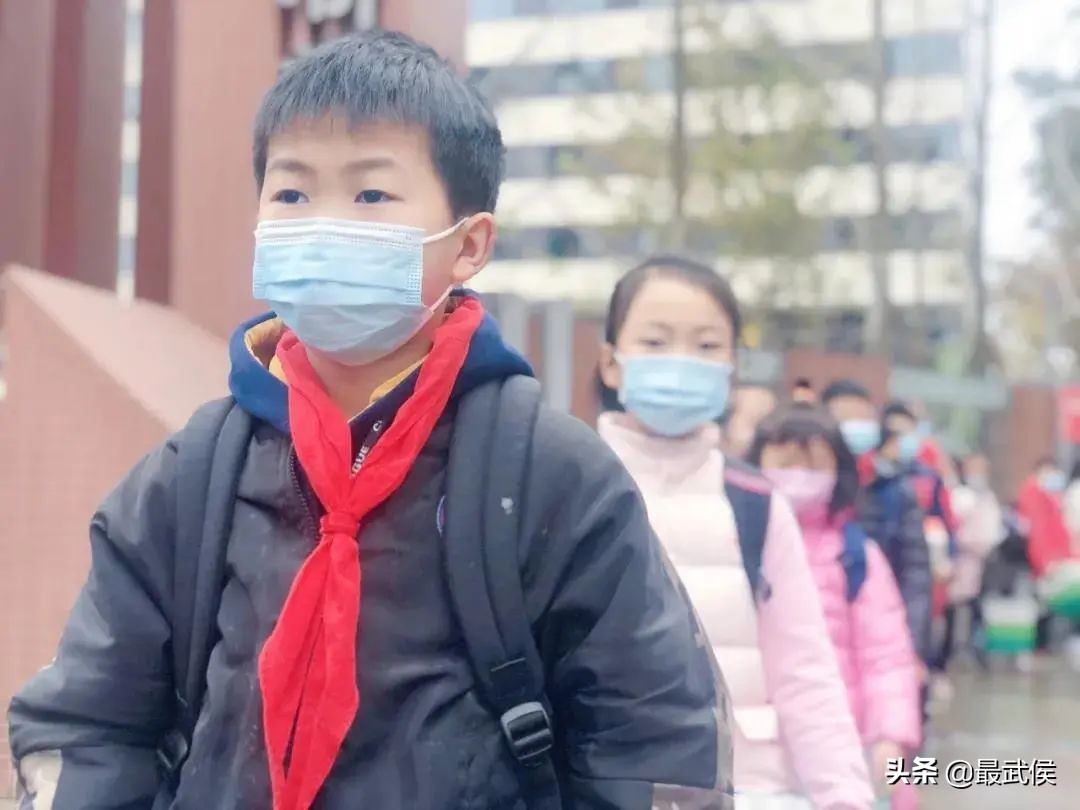 孩子开学生活步入正轨视频,开学后的校园生活