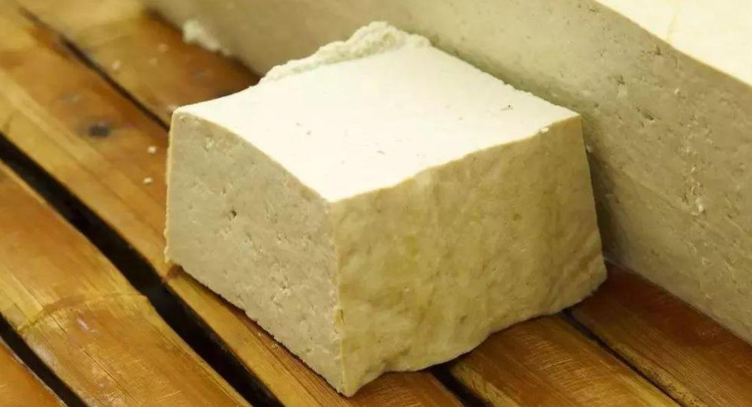 油炸豆泡块怎么做才好吃,如何炸豆泡又酥又软色又深