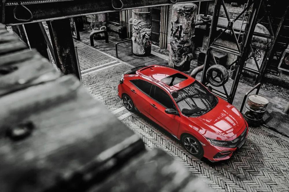 在这件事情上马自达怂了，本田威了