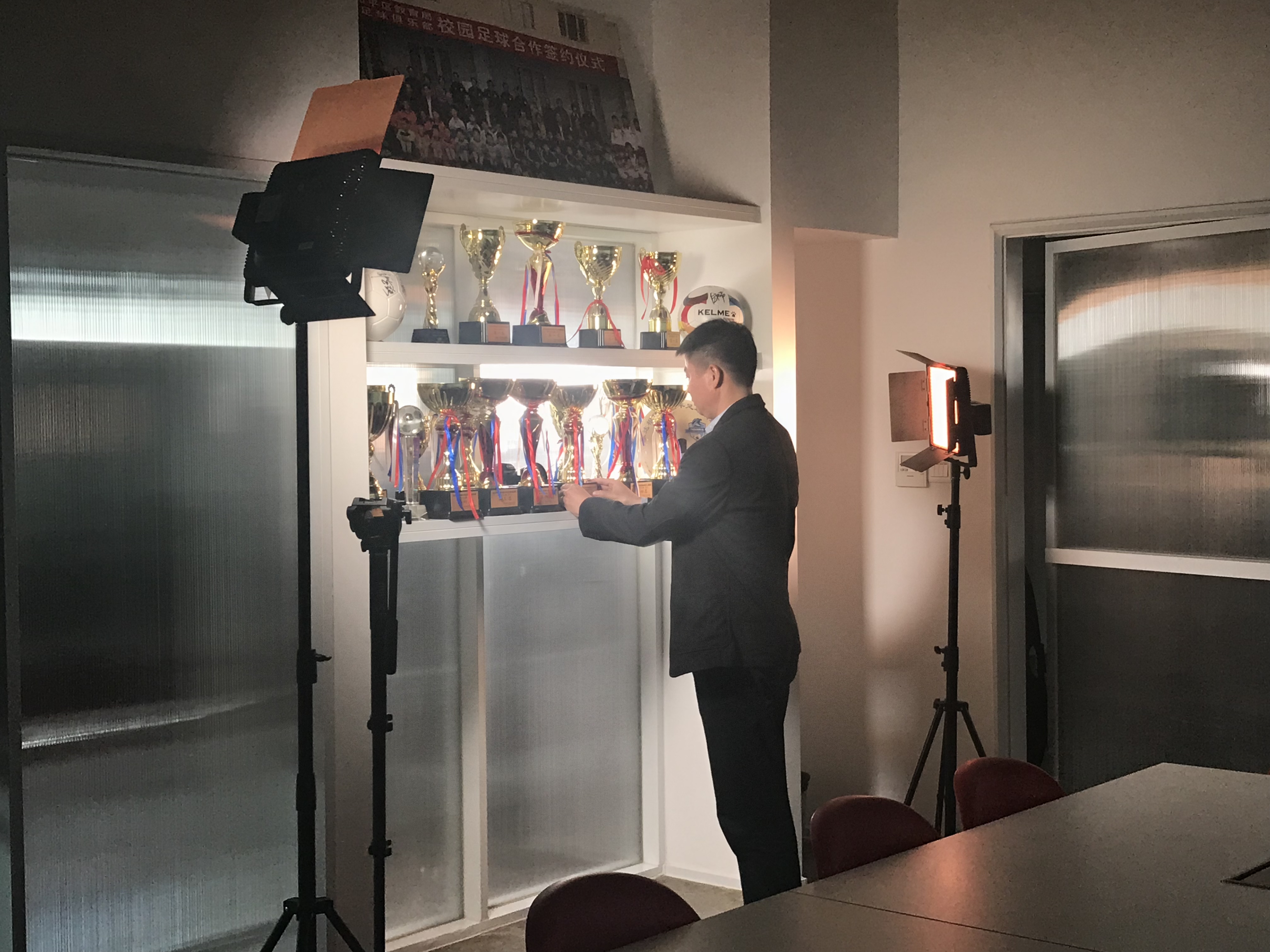 戴上耳机进行屏幕录制,戴上耳麦就开始了一天的工作