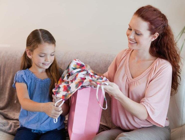 给小孩买衣服被说,给朋友家孩子买衣服遭嫌弃