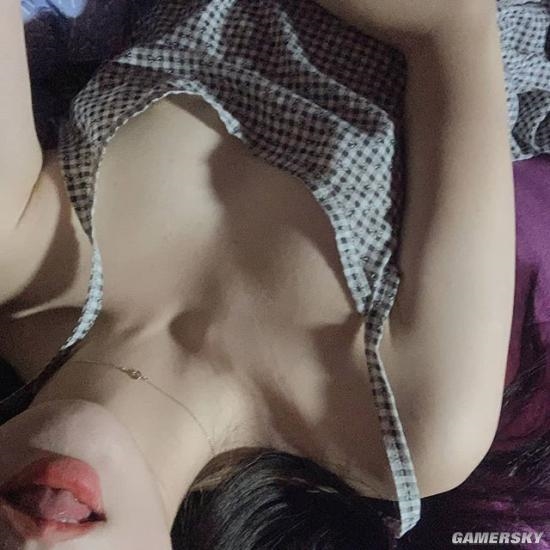 坏坏的动作惹人怜爱韩国美女游戏up主godlita