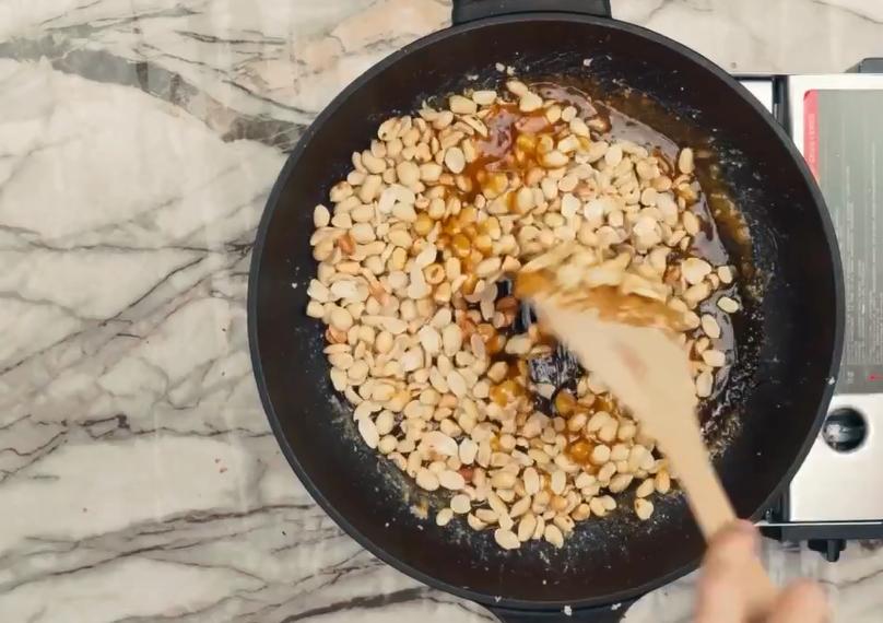香酥花生芝麻糖的做法,花生芝麻糖不太甜的做法