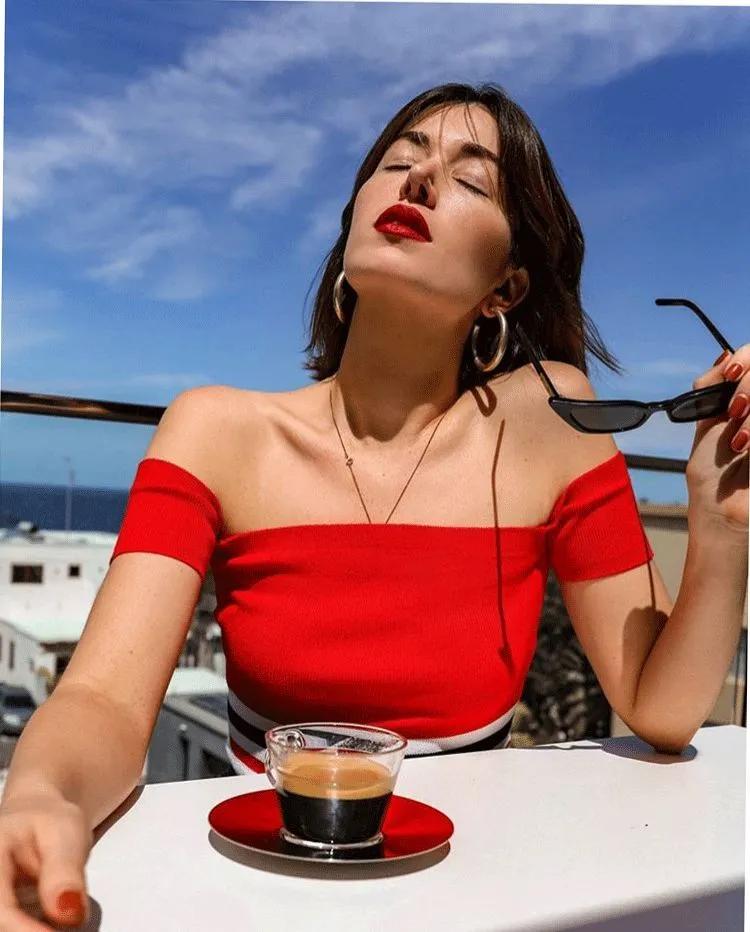 看一下明星的穿衣搭配,一起来看看明星的时尚搭配