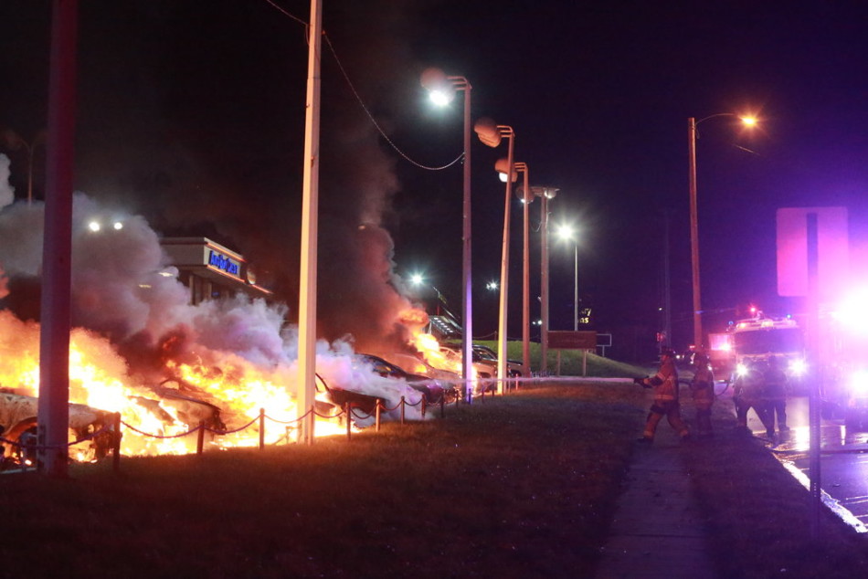 美著名富人区遭冲击,*威示**者首进白宫,*美亲**者英加也开始遭遇波及