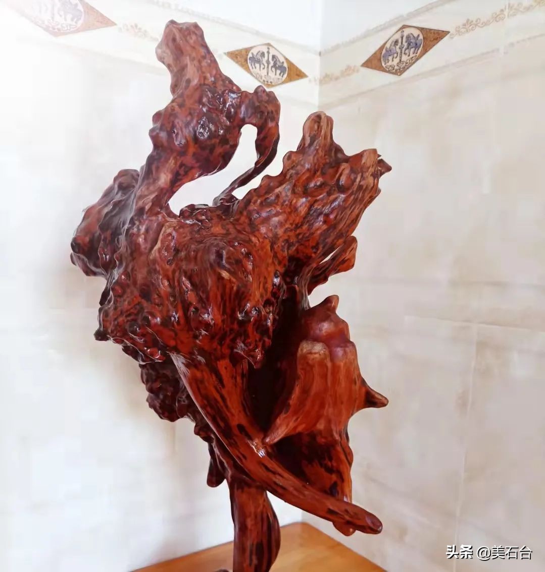 几十元石头付费鉴定变上亿元陨石,小伙子捡到了一块真正的玻璃陨石