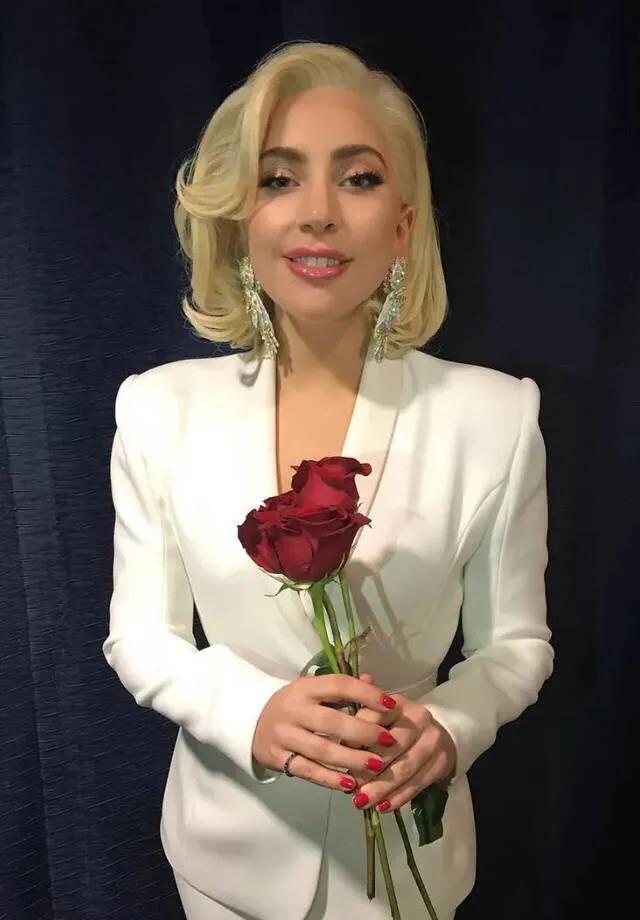 被捧上天的菲洛嘉人气组合,去法国旅游,人人列必买清单