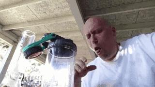 被防狼喷雾喷了眼睛会瞎吗,被防狼喷雾喷到的后果