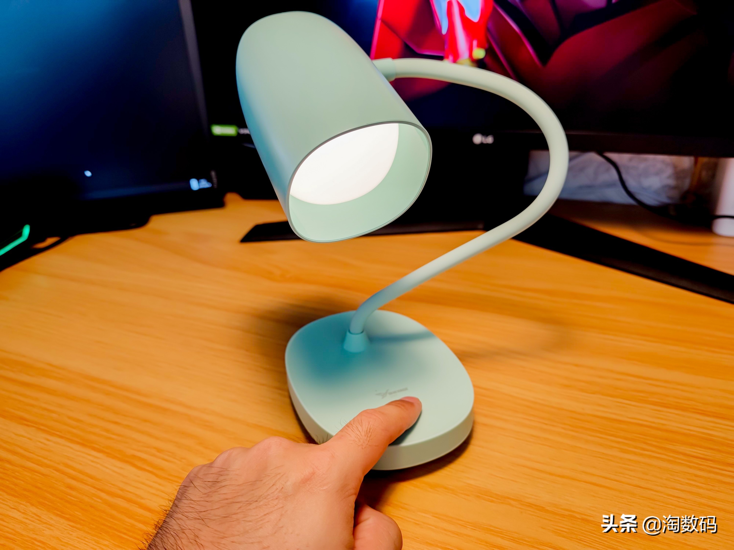 消费降级：3色温无极调光，￥14块9充电式LED学习小台灯晒单简评