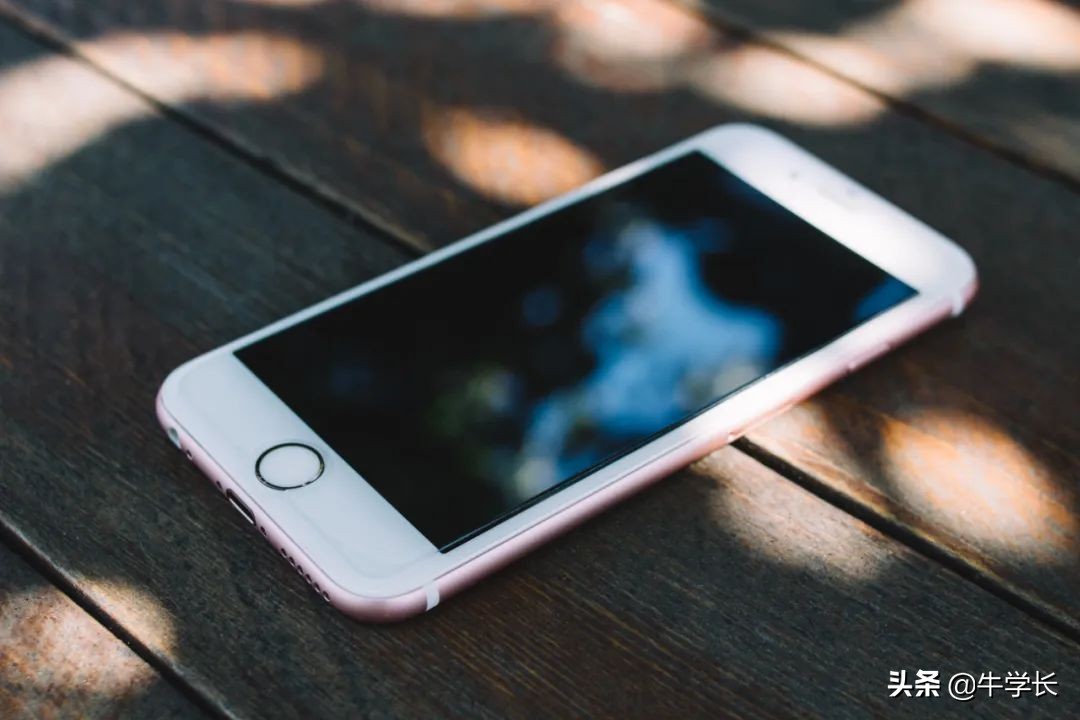 苹果手机黑屏又白屏怎么办,iphone手机开不了机黑屏充电