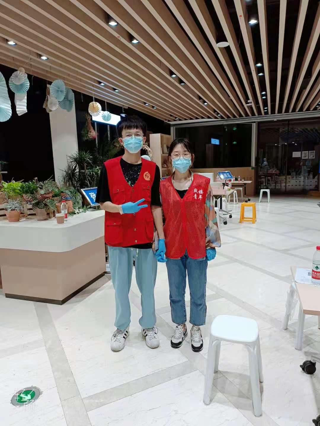 区街新闻|70多幅照片记录世茂滨江社区辖内志愿者,南京感谢你们