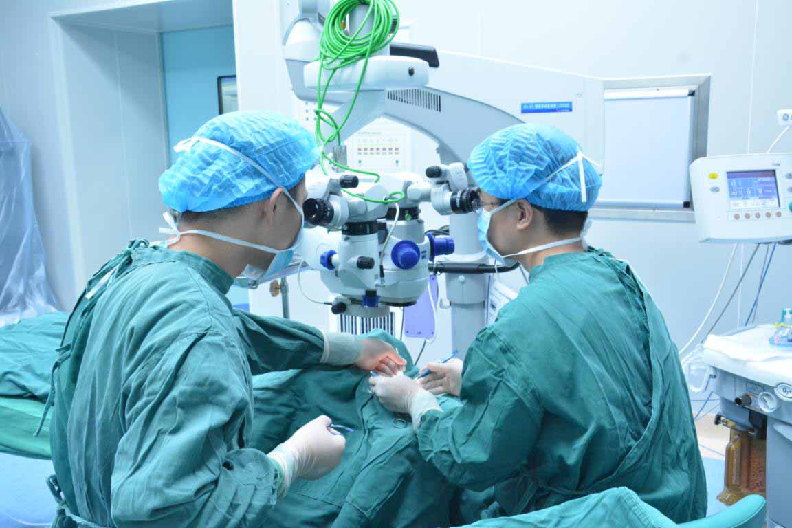 缁甸槼涓績鍖婚櫌鐪肩涓撳涔斿矖,缁甸槼鎹锋姤