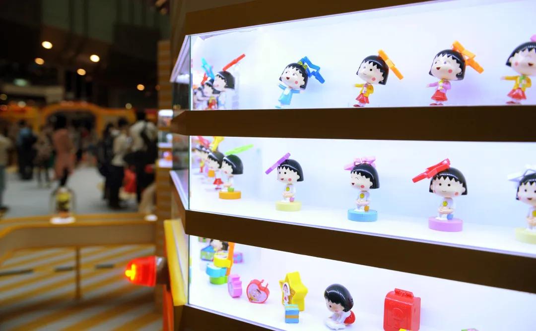 几个小孩偷超市食物,大人可以点麦当劳儿童套餐吗