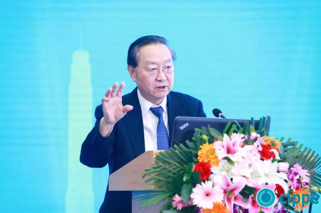 顾秀莲、马培华、李毅中、张来斌参加一年一度的世界石油装备大会cippe