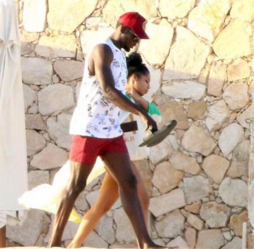 他被誉为体坛最强怪物，是世界上最快的男人，女友才1米5，