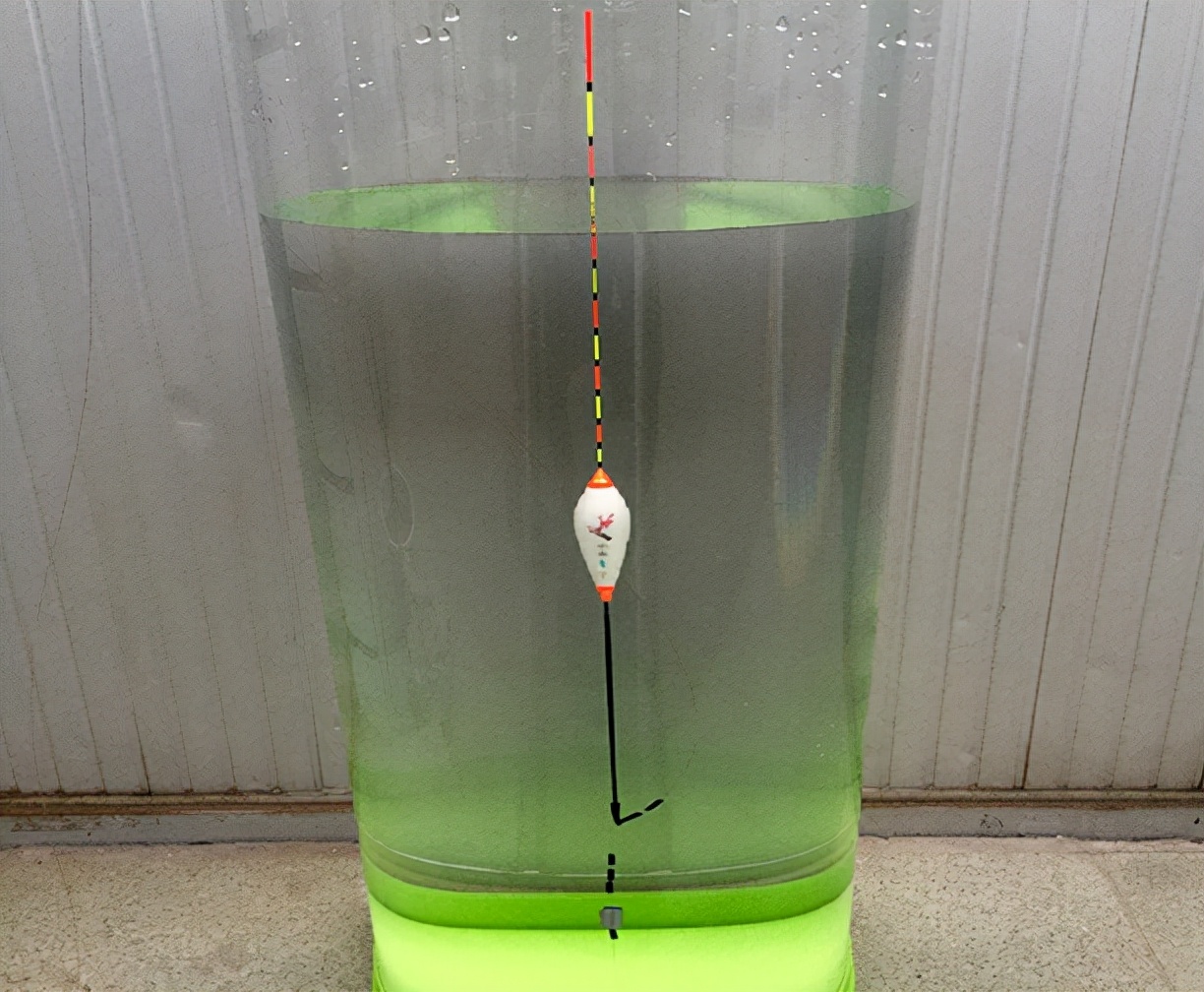 深秋钓鲫鱼用饵料好还是蚯蚓好,深秋钓鲫鱼用长竿好还是用短竿好