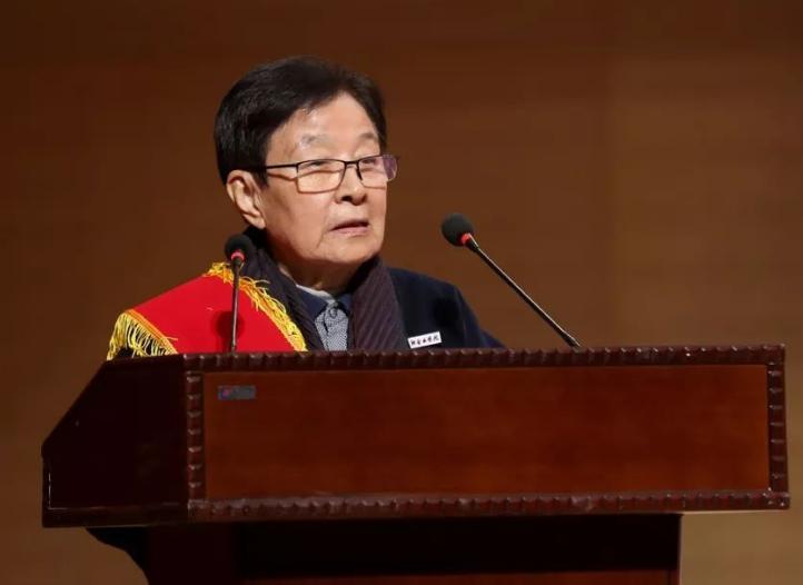 她因失恋差点想不开,从演出费一天40,到后来登台春晚