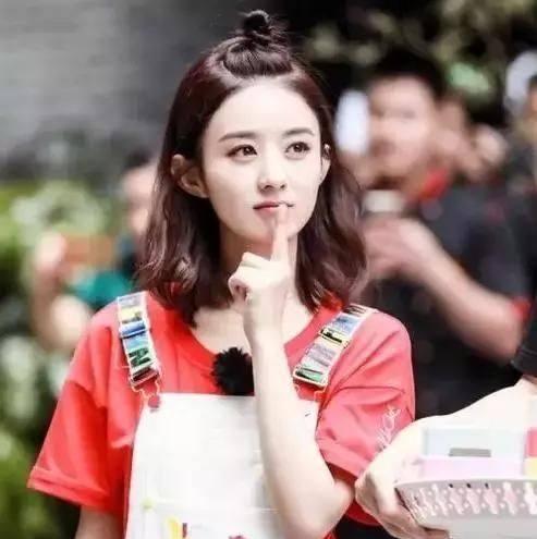 关晓彤与娜扎同台造型被粉丝吐槽,关晓彤红毯造型vs迪丽热巴