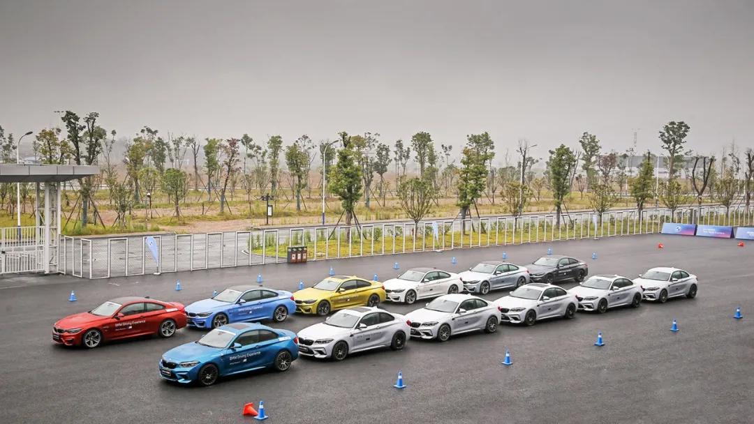 拒绝‘器材*党**’价值三千的BMW精英驾驶到底能学到什么？