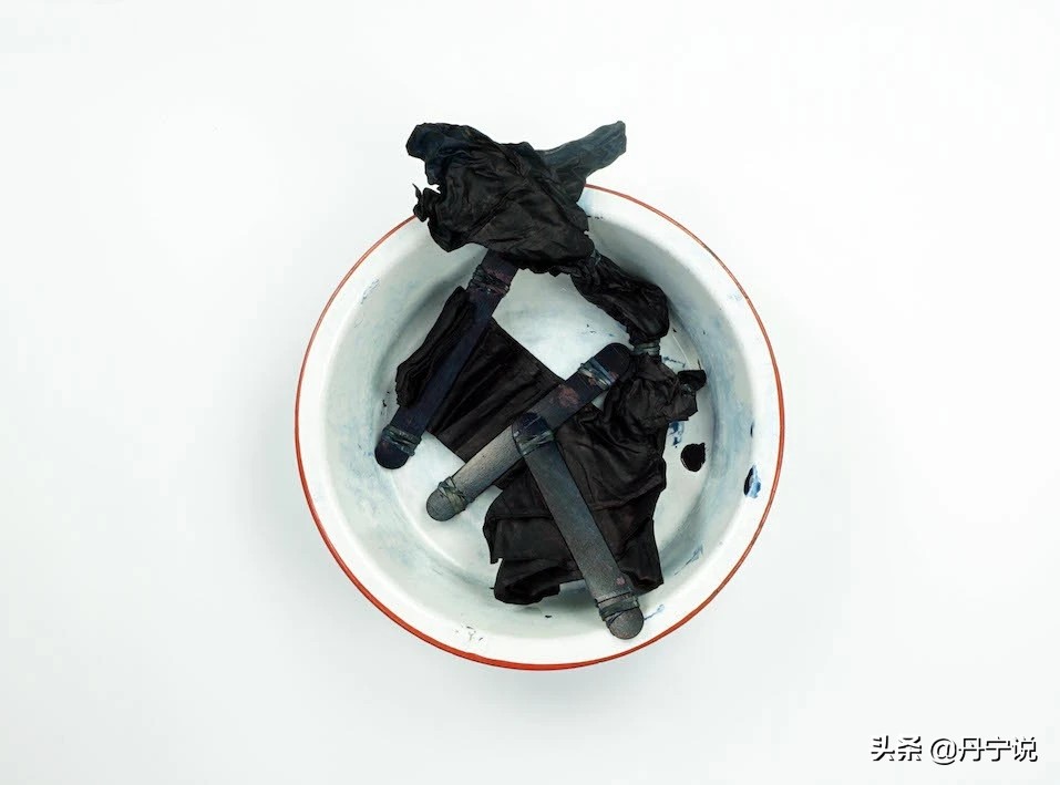 最简单染衣服教程,如何染衣服天然染料