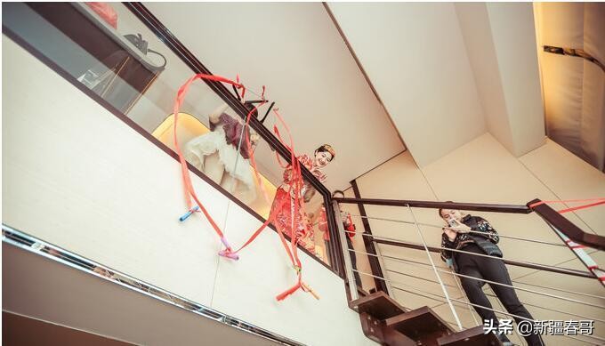 接亲游戏小攻略让你的婚礼更有趣,新郎接亲堵门游戏大全