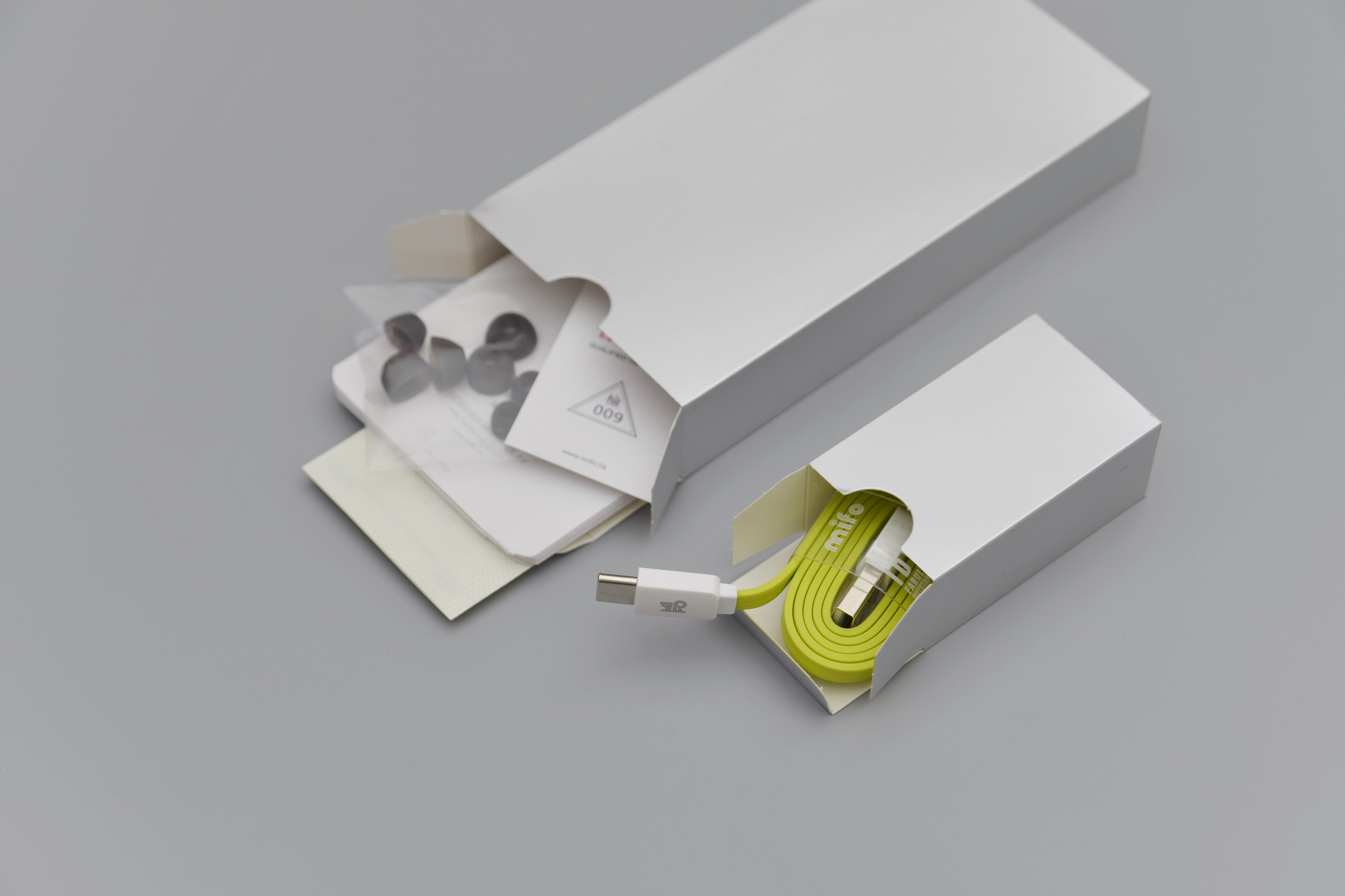 抗30km/h风噪是亮点，日常使用无压力。体验mifoO7蓝牙耳机