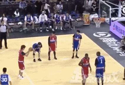 爆笑GIF趣图:美女,这射的是丘比特之箭吧