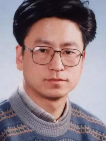 中央电视台名嘴白岩松现状,白岩松被年轻人怼说明什么