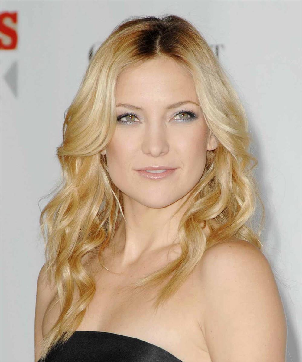 42岁美国女星再订婚,与小7岁男友已有近3岁女儿,情史丰富有三子