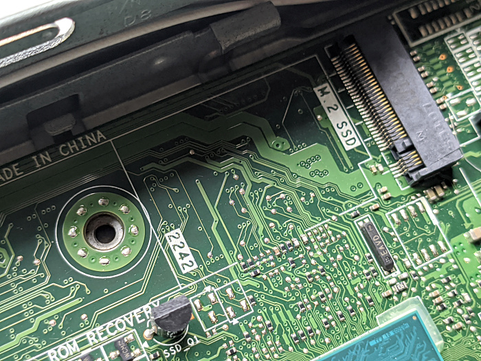 还没有曾经一个光驱大的电脑，东西虽小五脏俱全啊。