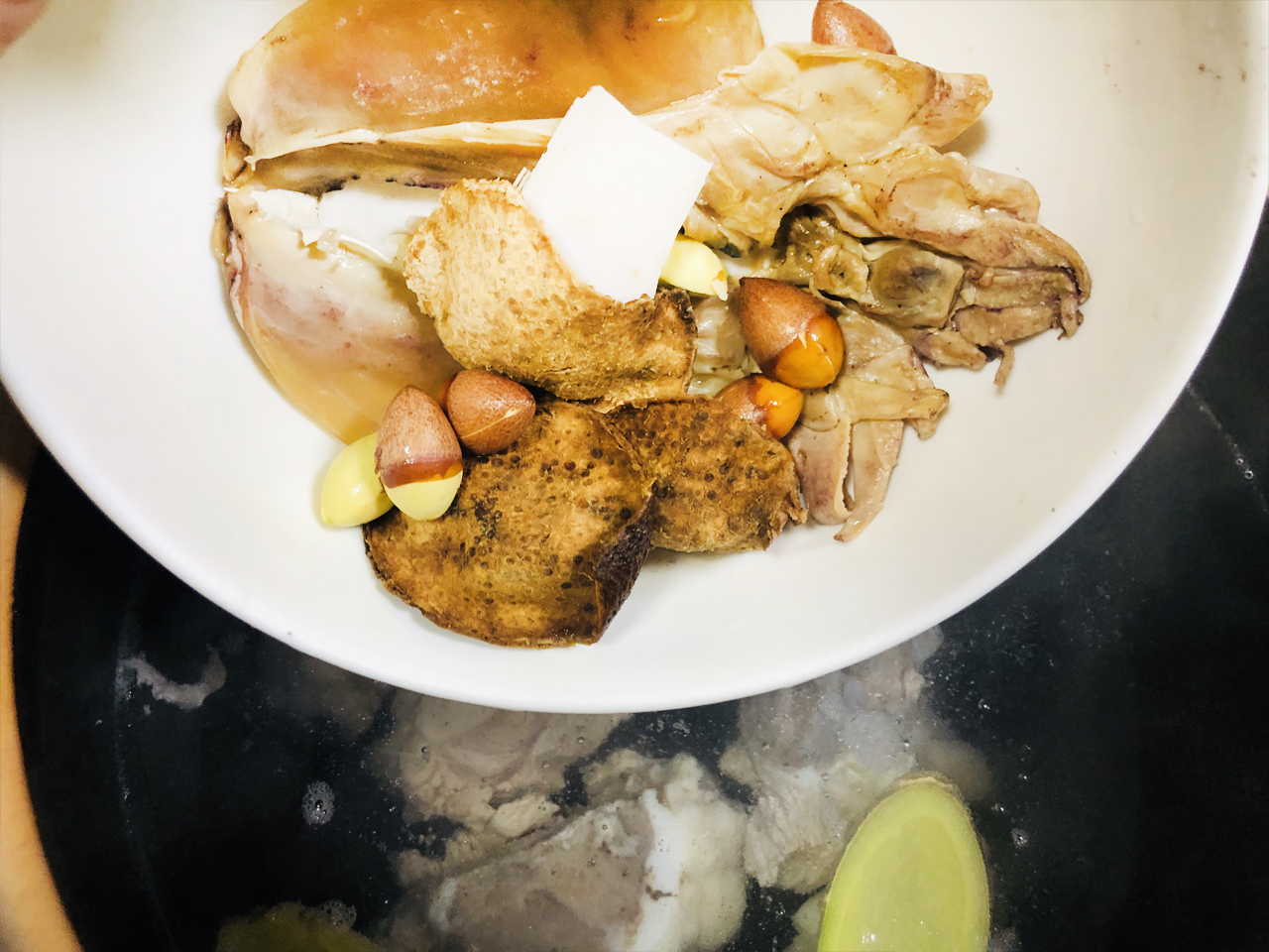 墨鱼汤怎么煲香味才浓郁,拿墨鱼煲什么汤好喝