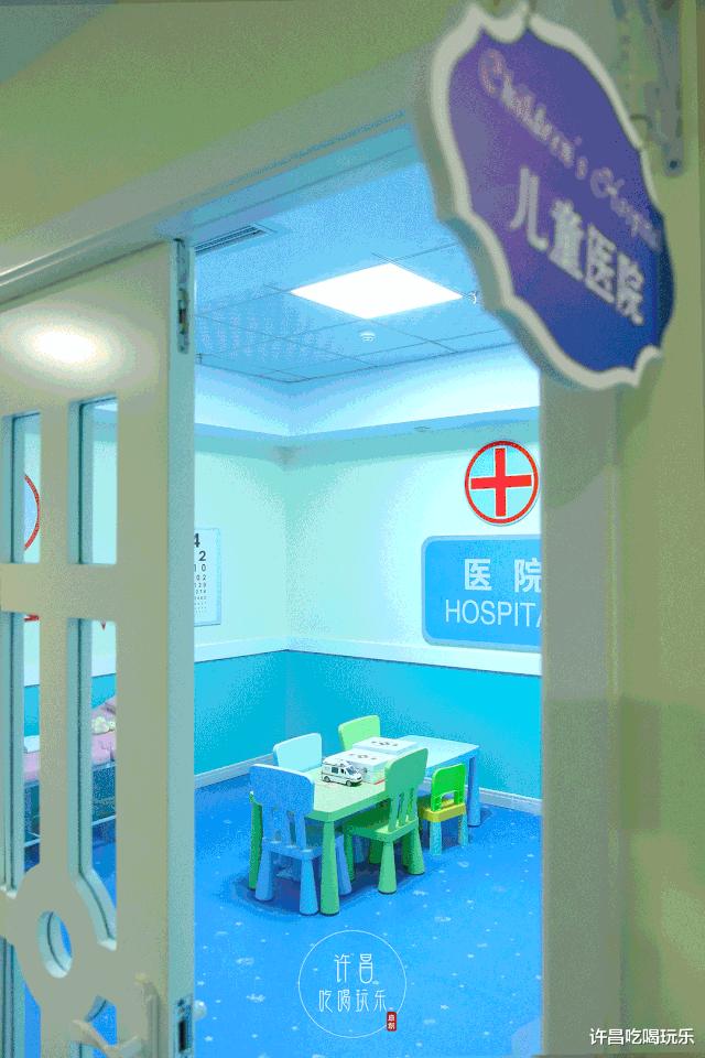 高尔夫球场、外教老师、恒温游泳池，这是什么神仙幼儿园？