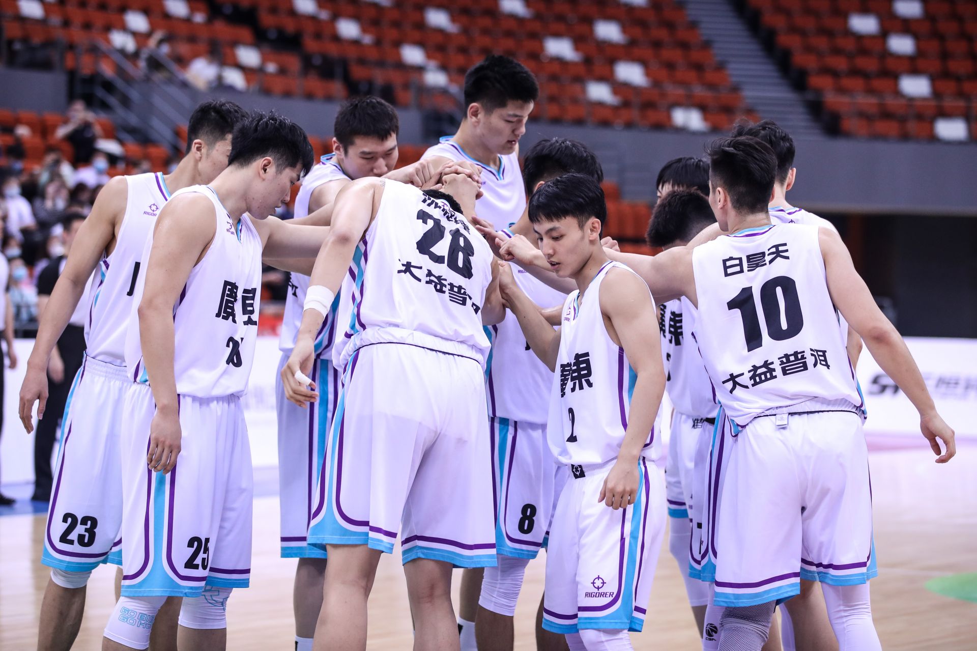 广东全运会男篮12人名单照片,广东男篮定15人出征名单