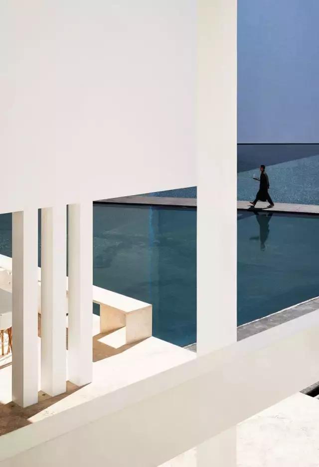 这家禁欲风的“情趣酒店”,开了灯后……嗨爆了