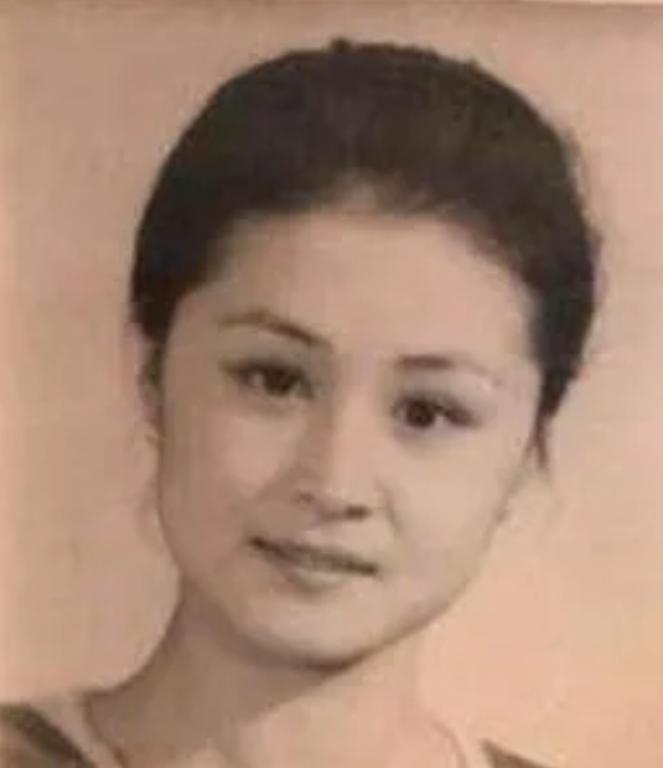 改变于月仙命运的两个人，一名叫马丽娟，一名叫张学松