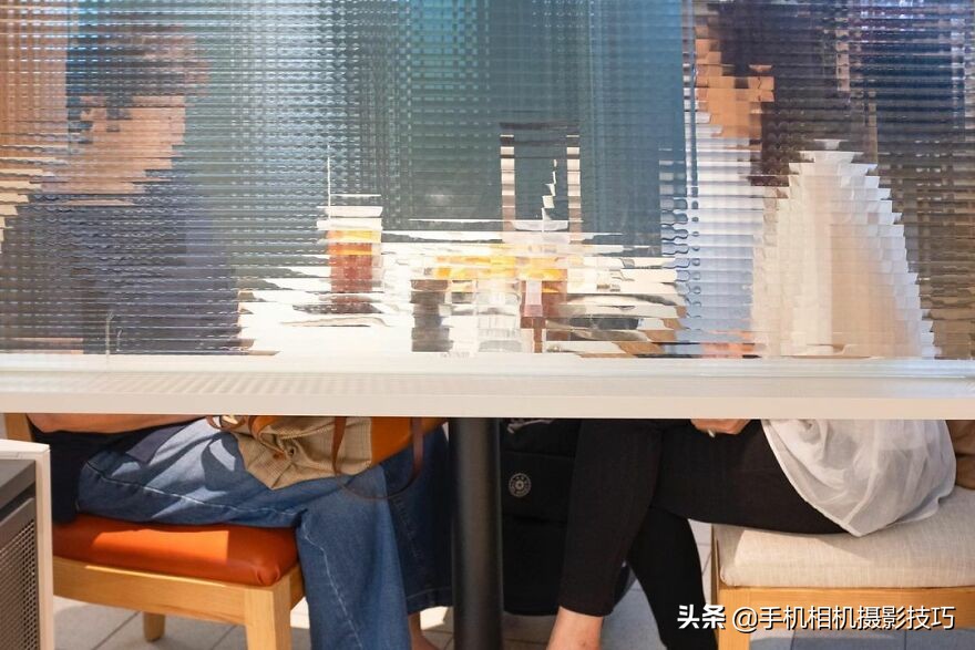 他被称为香港街拍之王：每一张照片都难以复制，诀窍在哪？